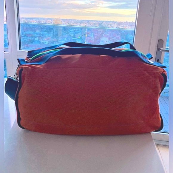 Fun transforming gym bag/ weekend bag/ duffle bag with inside removable poches - Picture 3 of 14